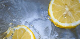 5 Reasons to Start the Day off with Lemon Water